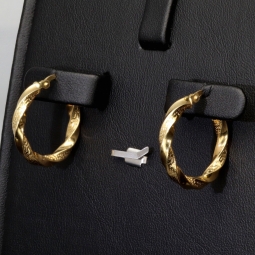 Stilvolle Twist-Creolen aus 585er Gelbgold mit edlem Greco-Relief aus 585er (14K) Gelbgold