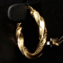 Stilvolle Twist-Creolen aus 585er Gelbgold mit edlem Greco-Relief aus 585er (14K) Gelbgold