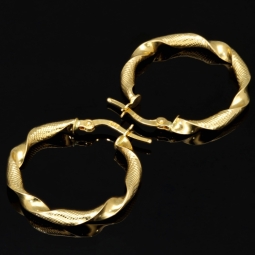 Außergewöhnliche Twist - Creolen in mit feinem halb polierten, halb fein rautiertem Design aus hochwertigem 585 / 14K Gold