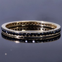 Memory-Ring mit Zirkoniasteinen aus 585 14K Gold - Ring in Gelbgold mit funkelnden schwarzen Zirkonia bestückt Ringgröße ca. 51