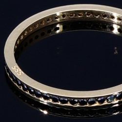 Memory-Ring mit Zirkoniasteinen aus 585 14K Gold - Ring in Gelbgold mit funkelnden schwarzen Zirkonia bestückt Ringgröße ca. 51