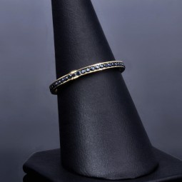 Memory-Ring mit Zirkoniasteinen aus 585 14K Gold - Ring in Gelbgold mit funkelnden schwarzen Zirkonia bestückt Ringgröße ca. 51