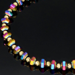 Trendiges Zugarmband bestückt mit Goldperlen aus hochwertigem 585 14K Gold und farbenfrohen, schimmernden Beads mit Flip Flop Effekt - längenverstellbar von 17cm -25cm