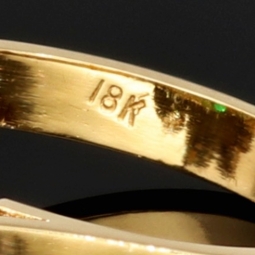Exklusiver Ring für Damen aus massivem 18K / 750 Gold (Gelbgold) mit einem edlen, tannengrünen 0,4 ct. großen Smaragd und 20 Diamanten ( gesamt ca. 0,36 ct.)