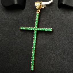 Massiver Kreuz-Anhänger aus edlem 14k / 585 Gold (Gelbgold) besetzt mit grünen, leuchtenden Zirkoniasteinen in Krappenfassungen