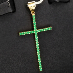 Massiver Kreuz-Anhänger aus edlem 14k / 585 Gold (Gelbgold) besetzt mit grünen, leuchtenden Zirkoniasteinen in Krappenfassungen