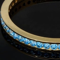 Funkelnder Ring aus 14K 585 Gold mit strahlenden, hellblauen, türkisen Zirkonia bestückt Ringgröße ca. 50
