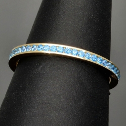 Funkelnder Ring aus 14K 585 Gold mit strahlenden, hellblauen, türkisen Zirkonia bestückt Ringgröße ca. 50