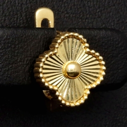 Zeitlose Ohrringe aus massivem 14K (585) Gelbgold mit feiner Struktur