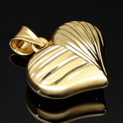 Herz-Anhänger mit feinen Verzierungen aus glänzendem 585 / 14K Gelbgold