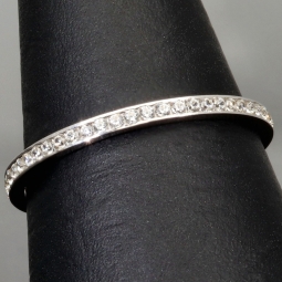 Memory-Ring mit Zirkoniasteinen aus 585 14K Gold - Ring in Weißgold mit funkelnden weißen Zirkonia bestückt Ringgröße ca. 56-57