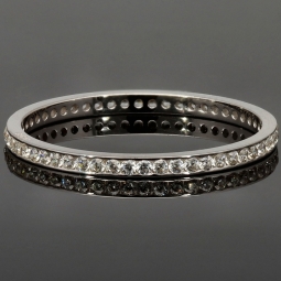 Memory-Ring mit Zirkoniasteinen aus 585 14K Gold - Ring in Weißgold mit funkelnden weißen Zirkonia bestückt Ringgröße ca. 56-57