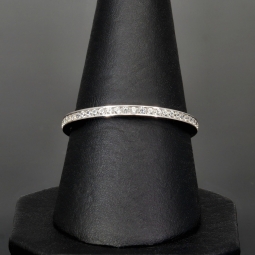 Memory-Ring mit Zirkoniasteinen aus 585 14K Gold - Ring in Weißgold mit funkelnden weißen Zirkonia bestückt Ringgröße ca. 56-57