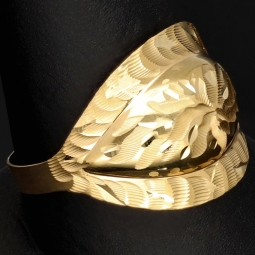Ring aus Gold mit einzigartigem Dekor kunstvoll gestaltet aus edlem 585 14K Gelbgold