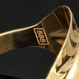 Ring aus Gold mit einzigartigem Dekor kunstvoll gestaltet aus edlem 585 14K Gelbgold