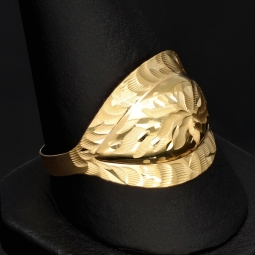 Ring aus Gold mit einzigartigem Dekor kunstvoll gestaltet aus edlem 585 14K Gelbgold