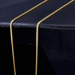 Sehr kurze, hochertig produzierte Venezianerkette aus hochwertigem 585 / 14k Gold, ca. 38 cm lang und 1 mm breit