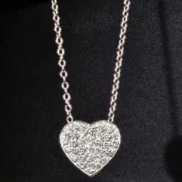 Extravagantes Schmuck-Set bestehend aus einer hochwertigen Weißgold (18K / 750 Gold)  - Ankerkette (ca. 45cm) und einem Herz-Anhänger, bestückt mit zahlreichen Diamanten