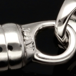 Wellendorff Markenschmuck: Beeindruckendes Collier PRINZESSE / Seidenkordel, mit filigraner Struktur aus hochwertigem Gold in ca 43 cm Länge (18K / 750 Weißgold, ca. 78,6g) mit Brillantanhänger (ca. 0,017 ct.)