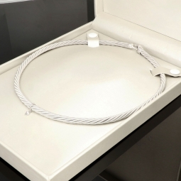 Wellendorff Markenschmuck: Beeindruckendes Collier PRINZESSE / Seidenkordel, mit filigraner Struktur aus hochwertigem Gold in ca 43 cm Länge (18K / 750 Weißgold, ca. 78,6g) mit Brillantanhänger (ca. 0,017 ct.)