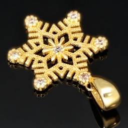 Schneeflocke - Anhänger aus edlem Gold (14K 585 Gelbgold) mit funkelnden Zirkonia besetzt