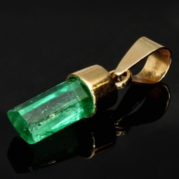 Funkelnder Smaragdkristall-Anhänger in hochwertigem 18K / 750 Gold (Gelbgold) gefasst - Einzelstück in Handarbeit hergestellt