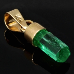 Funkelnder Smaragdkristall-Anhänger in hochwertigem 18K / 750 Gold (Gelbgold) gefasst - Einzelstück in Handarbeit hergestellt