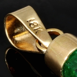 Funkelnder Smaragdkristall-Anhänger in hochwertigem 18K / 750 Gold (Gelbgold) gefasst - Einzelstück in Handarbeit hergestellt
