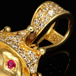 Exklusiver Löwenkopf-Anhänger aus hochwertigem 14K 585er Gold – veredelt mit zahlreichen funkelnden Zirkoniasteinen (ca. 4,4 g)