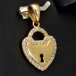 Gold-Anhänger in Herzdesign mit kleinem Schlüsselloch aus 14K / 585 Gold mit leuchtenden Zirkoniasteinen