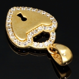 Gold-Anhänger in Herzdesign mit kleinem Schlüsselloch aus 14K / 585 Gold mit leuchtenden Zirkoniasteinen