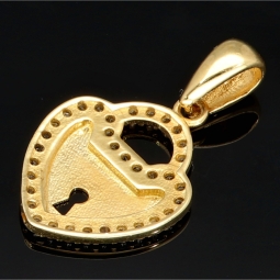 Gold-Anhänger in Herzdesign mit kleinem Schlüsselloch aus 14K / 585 Gold mit leuchtenden Zirkoniasteinen