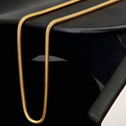 Hochwertig produzierte Schlangenkette für Damen aus funkelndem 14k / 585 Gold in ca. 45 cm und 2,4 mm