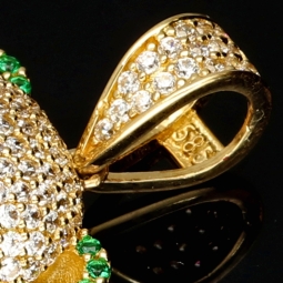 Teddy-Bär-Anhänger aus edlem 585 14K Gold mit leuchtenden Zirkoniasteinen
