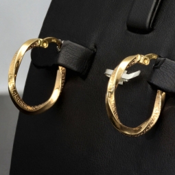 Funkelnde Twist - Creolen mit zeitlosen Greco - Design aus 585er (14K) Gelbgold