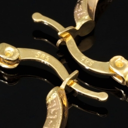 Funkelnde Twist - Creolen mit zeitlosen Greco - Design aus 585er (14K) Gelbgold