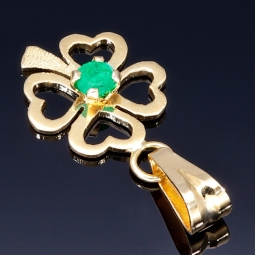 Exquisiter Kleeblatt - Anhänger mit kolumbianischen Smaragden in hochwertigem 18K / 750 Gold gefasst