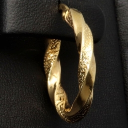 Glänzende Greco-Creolen in zeitlosem Twist-Design aus funkelndem 585er / 14K Gold
