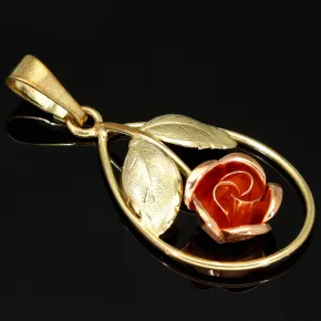 Fein detaillierter Anhänger in Form einer Rose mit filigranen Details, hochwertig gearbeitet aus 333er 8K Bicolor Gold