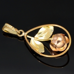 Fein detaillierter Anhänger in Form einer Rose mit filigranen Details, hochwertig gearbeitet aus 333er 8K Bicolor Gold