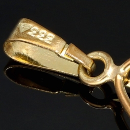 Fein detaillierter Anhänger in Form einer Rose mit filigranen Details, hochwertig gearbeitet aus 333er 8K Bicolor Gold