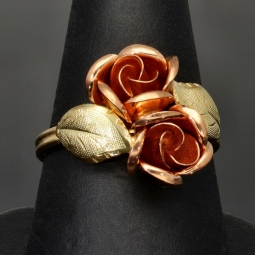 Ring aus 333 / 8 Karat Bicolor Gold  (Gelbgold und Roségold) mit dem Motiv zweier Rosen mit feinen Details, hochwertig gearbeitet in Ringgröße ca. 57