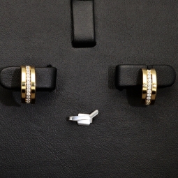 Exklusive Mini-Creolen aus massivem 585er (14K) Gelbgold mit funkelnden Zirkonia