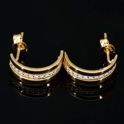 Exklusive Mini-Creolen aus massivem 585er (14K) Gelbgold mit funkelnden Zirkonia