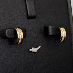 Exklusive Mini-Creolen aus massivem 585er (14K) Gelbgold mit funkelnden Zirkonia