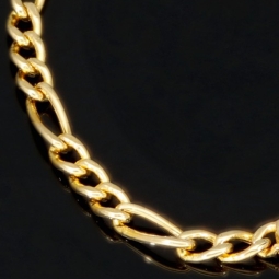Hochwertig verarbeitetes Baby-Armband mit kleiner Gravurplatte aus edlem 14k (585) Gold in ca. 13,5 cm Länge