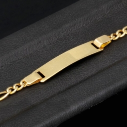 Hochwertig verarbeitetes Baby-Armband mit kleiner Gravurplatte aus edlem 14k (585) Gold in ca. 13,5 cm Länge