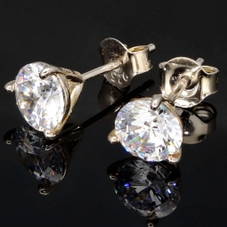 Zeitlos schöne Ohrstecker aus rhodiniertem 925er Sterling Silber, die mit brillant geschliffenen Zirkonia (Diamantimitation)