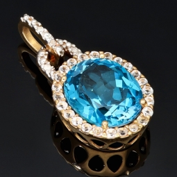 Eleganter Anhänger aus edlem Gold (9K 375 Gelbgold) in Vintage-Design mit funkelnden Zirkonia besetzt