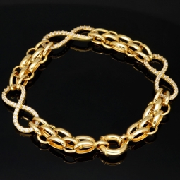 Exklusives Goldarmband mit eingearbeiteten Unendlichkeits-Elementen präzise besetzt mit weißen Zirkoniasteinen in 585 14K Gold in (ca. 20 cm Länge, ca. 9 mm Breite)